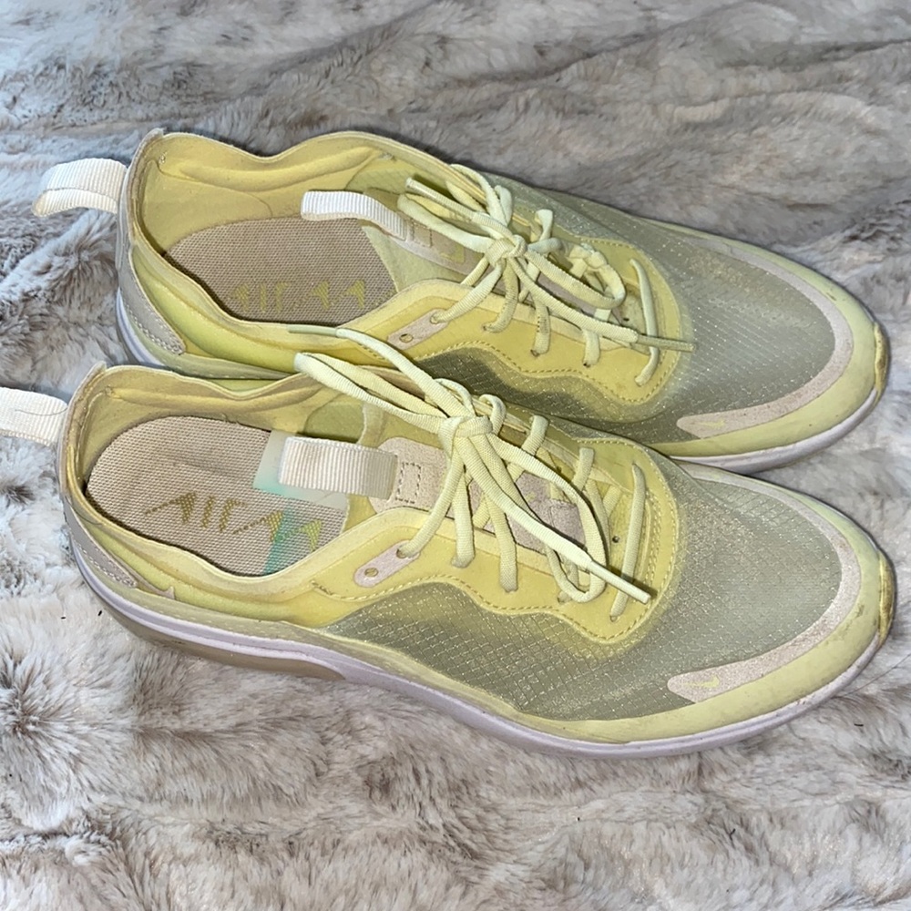 Used Nike Air Max size 8